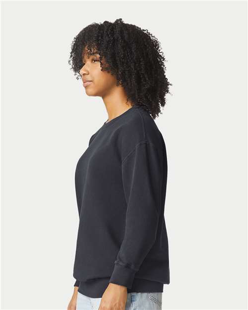 Comfort Colors 1466 Unisex Garment-Dyed Lightweight Crewneck Sweatshirt - Side view
